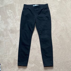 Size 12 Old Navy black Rockstar super skinny Built in Warm jegging.